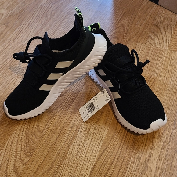 Adidas running shoe - Picture 2 of 7